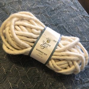 Yarn Bee runway hit - ivory